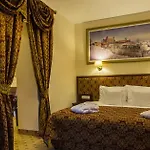 Zamek - Palac Marysienki 3*