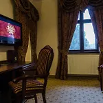 Zamek - Palac Marysienki 3*