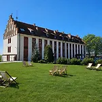 Zamek - Palac Marysienki 3*