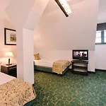 Zamek - Palac Marysienki 3*
