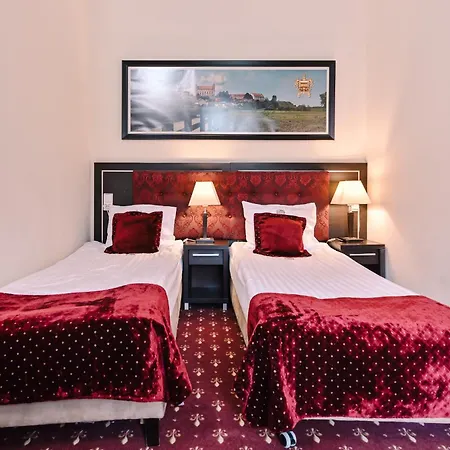 Zamek - Palac Marysienki 3*