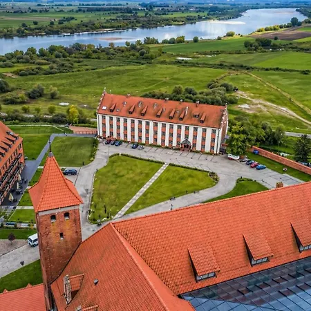 Zamek - Palac Marysienki 3*