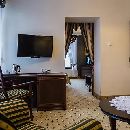 Zamek - Palac Marysienki 3*