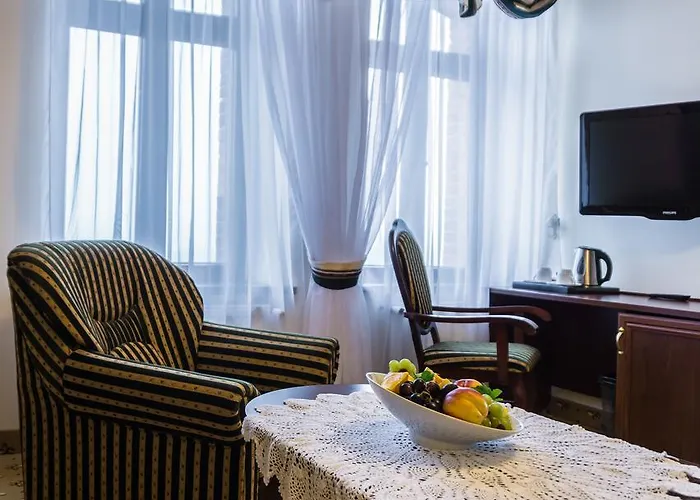 Zamek - Palac Marysienki 3* غنيف