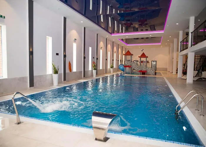 Zamek - Palac Marysienki 3* غنيف