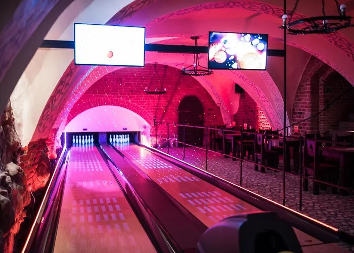 Zamek - Palac Marysienki 3* غنيف